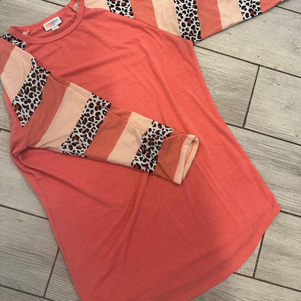LuLaRoe Randy size small Coral Crewneck Tee with leopard print